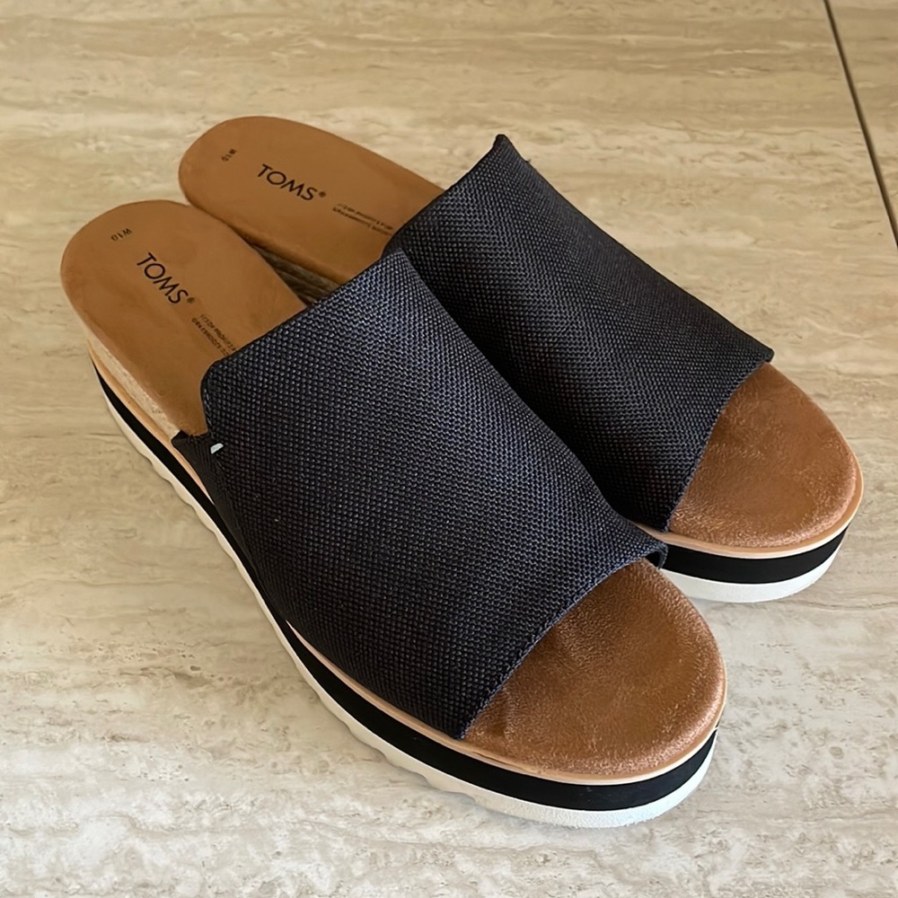 Platform slip on sandals